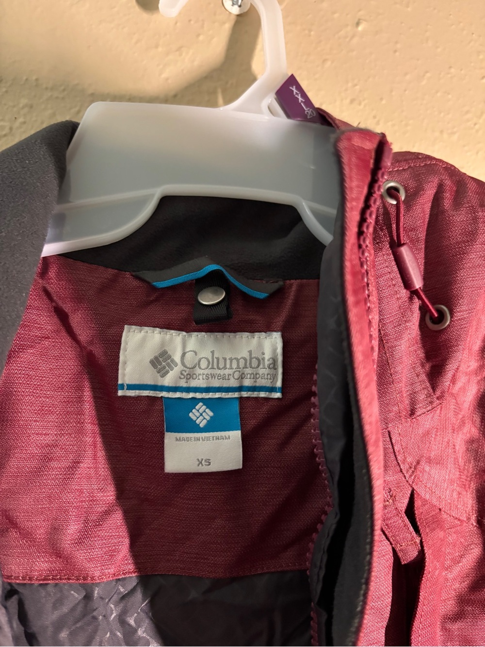Columbia Rain Jacket in Maroon | Women’s XS, excellent condition - Picture 2 of 9